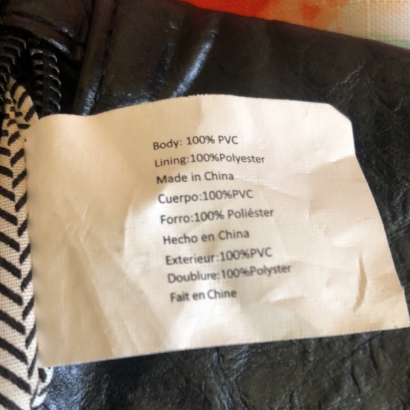 Wristlet Faux leather w/ gunmetal stud detail - Picture 4 of 10